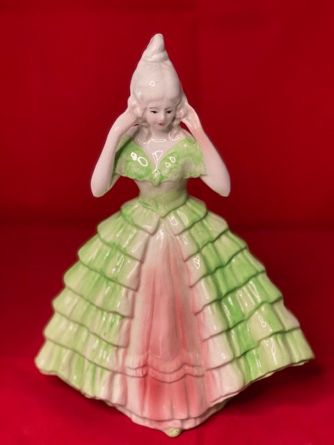 crinoline lady figurine (568)