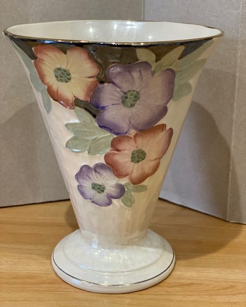 Mailing floral luster vase circa 1950(1246)