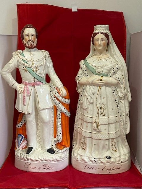 Large Staffordshire Portrait Pair Of Queen Victoria And The Prince Of Wales c.1880 (1261) - Image 14
