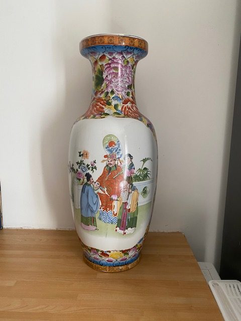 Chinese famille rose porcelain vase , immortals and attendants, mid 20th ,(1259)