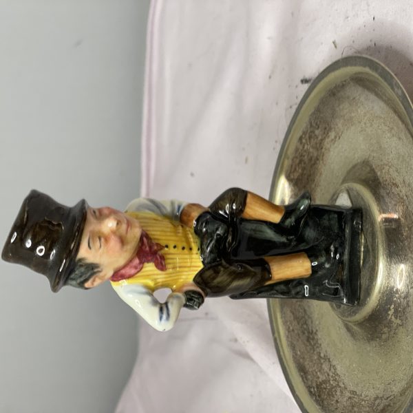 Small Royal Doulton Sam Weller   Charles Dickens Figurine on silver plate tray(1299)