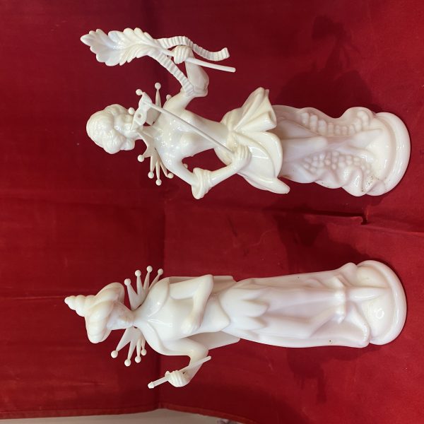 2 rare 1970s Avon perfume bottle figurines (1300)
