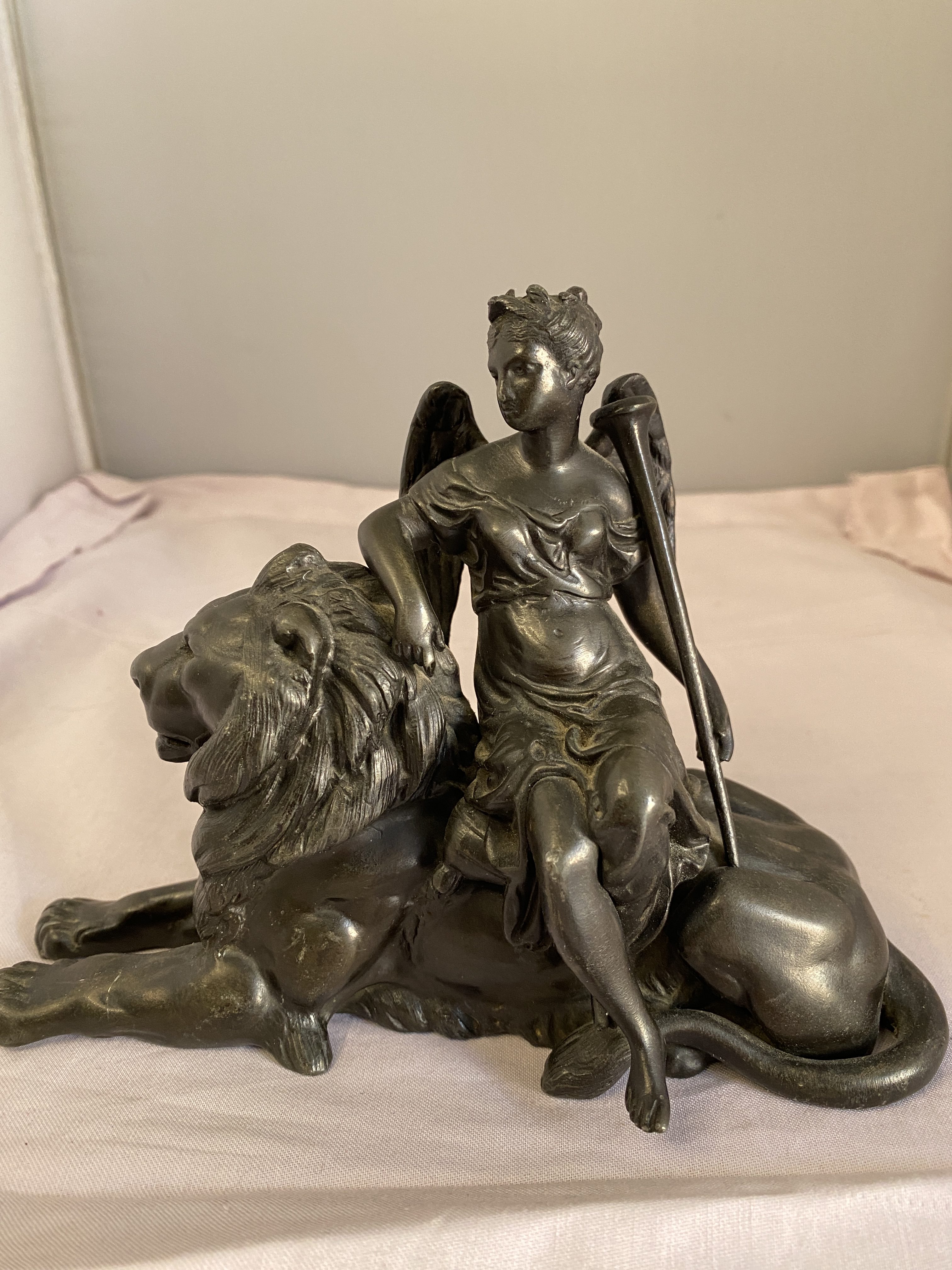 Victorian spelter angel sitting on lion (1318) - Image 2