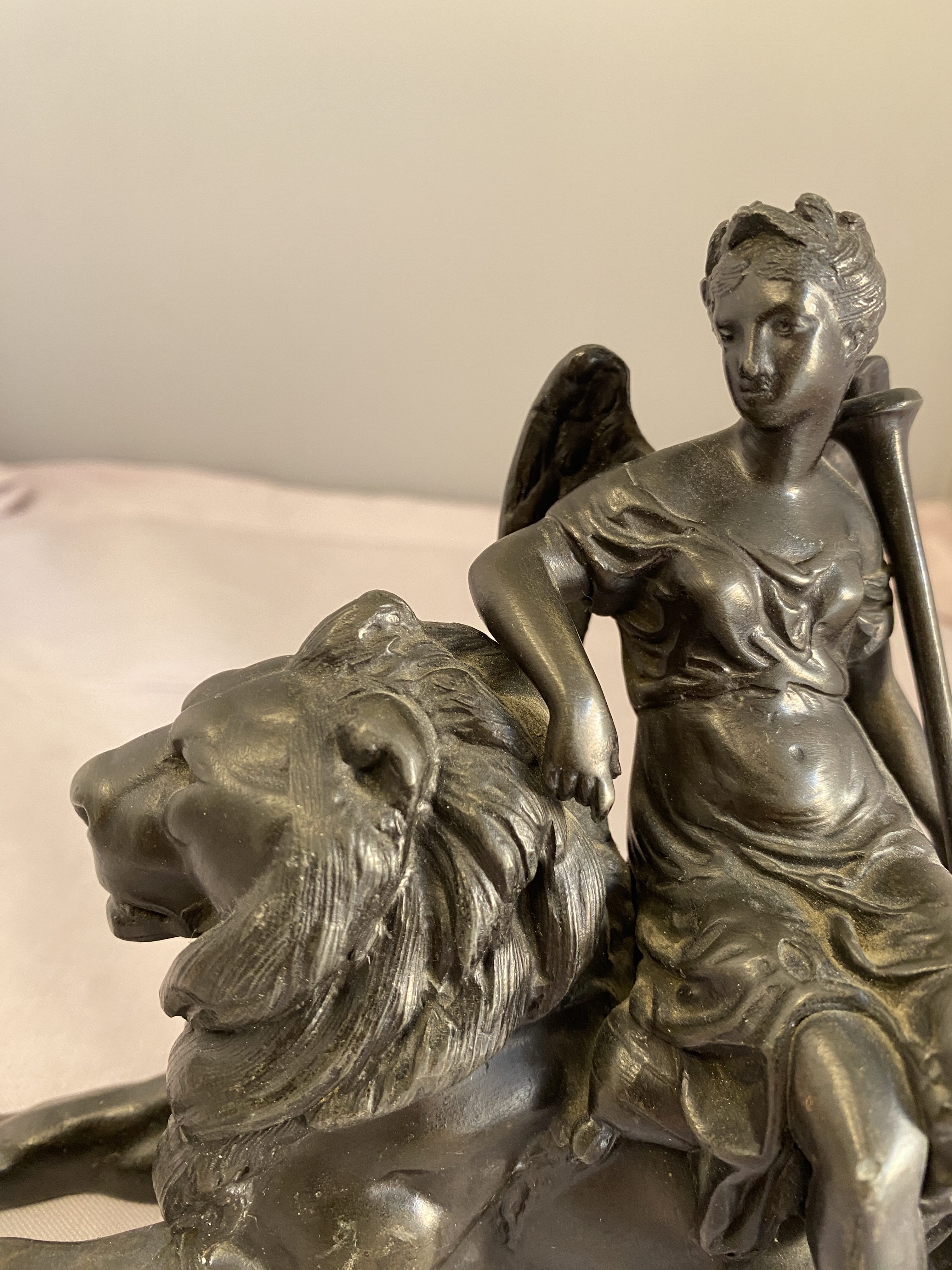 Victorian spelter angel sitting on lion (1318) - Image 5