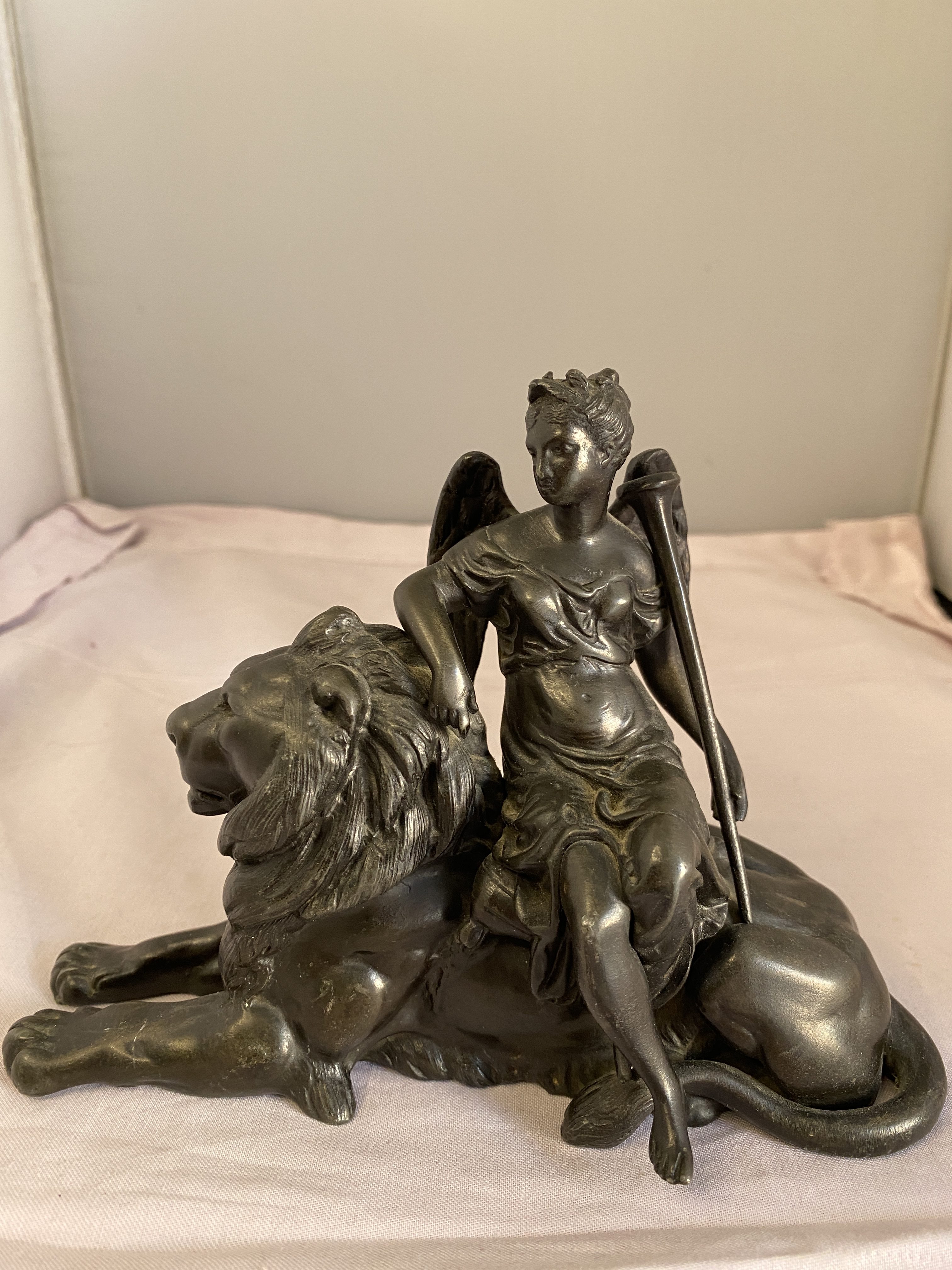 Victorian spelter angel sitting on lion (1318) - Image 4