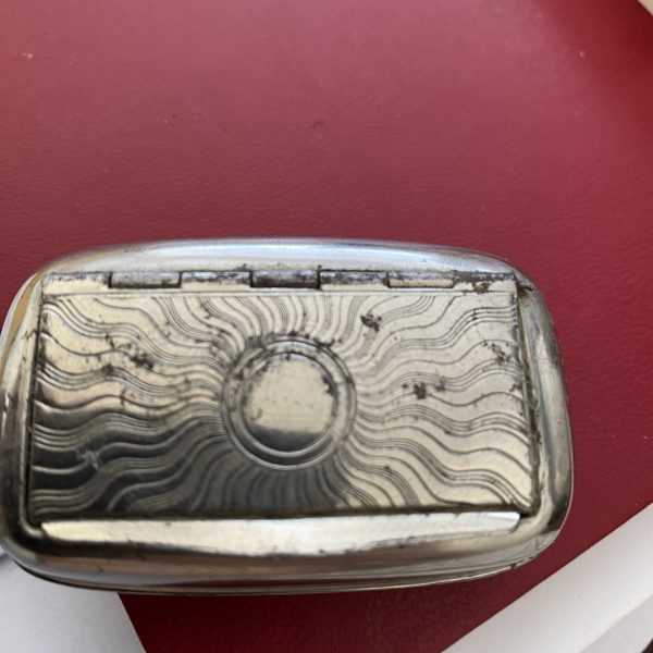 Silver plated sunburst snuff box (1252)