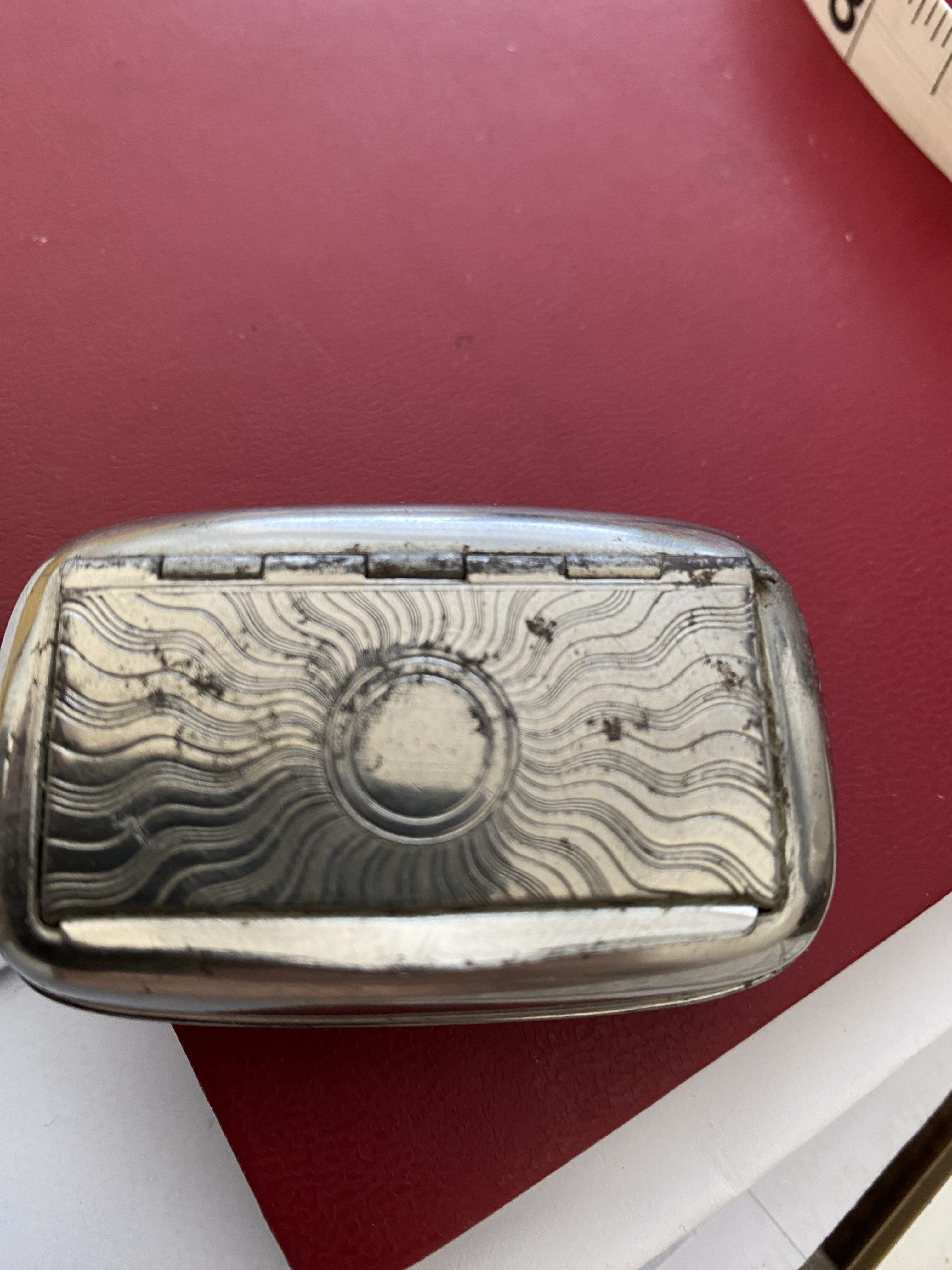Silver plated sunburst snuff box (1252)