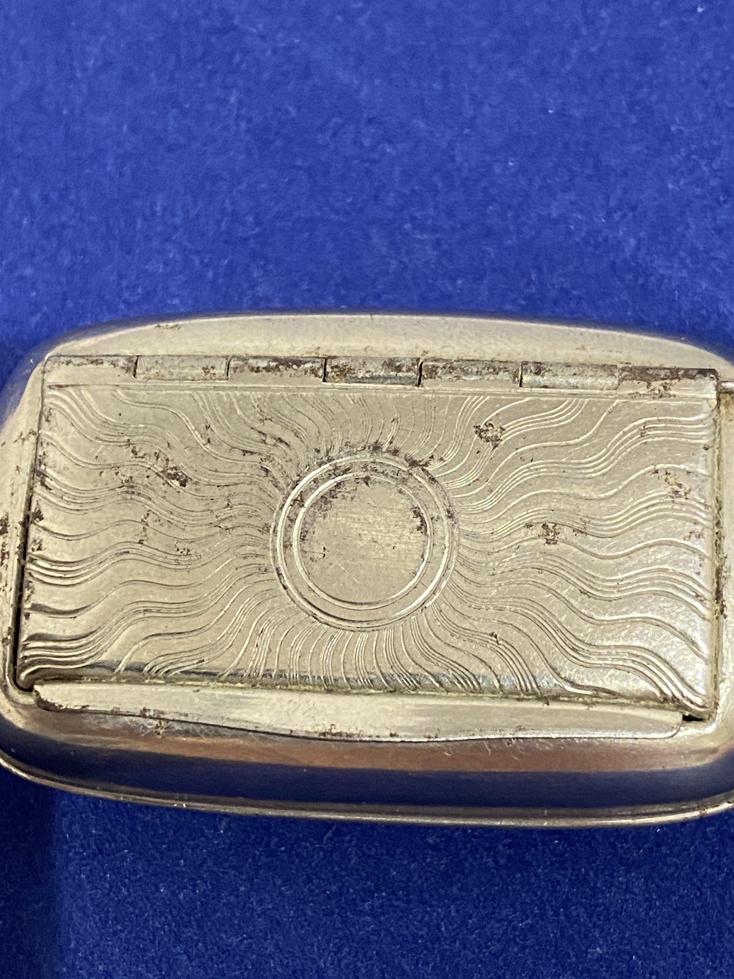 Silver plated sunburst snuff box (1252) - Image 6