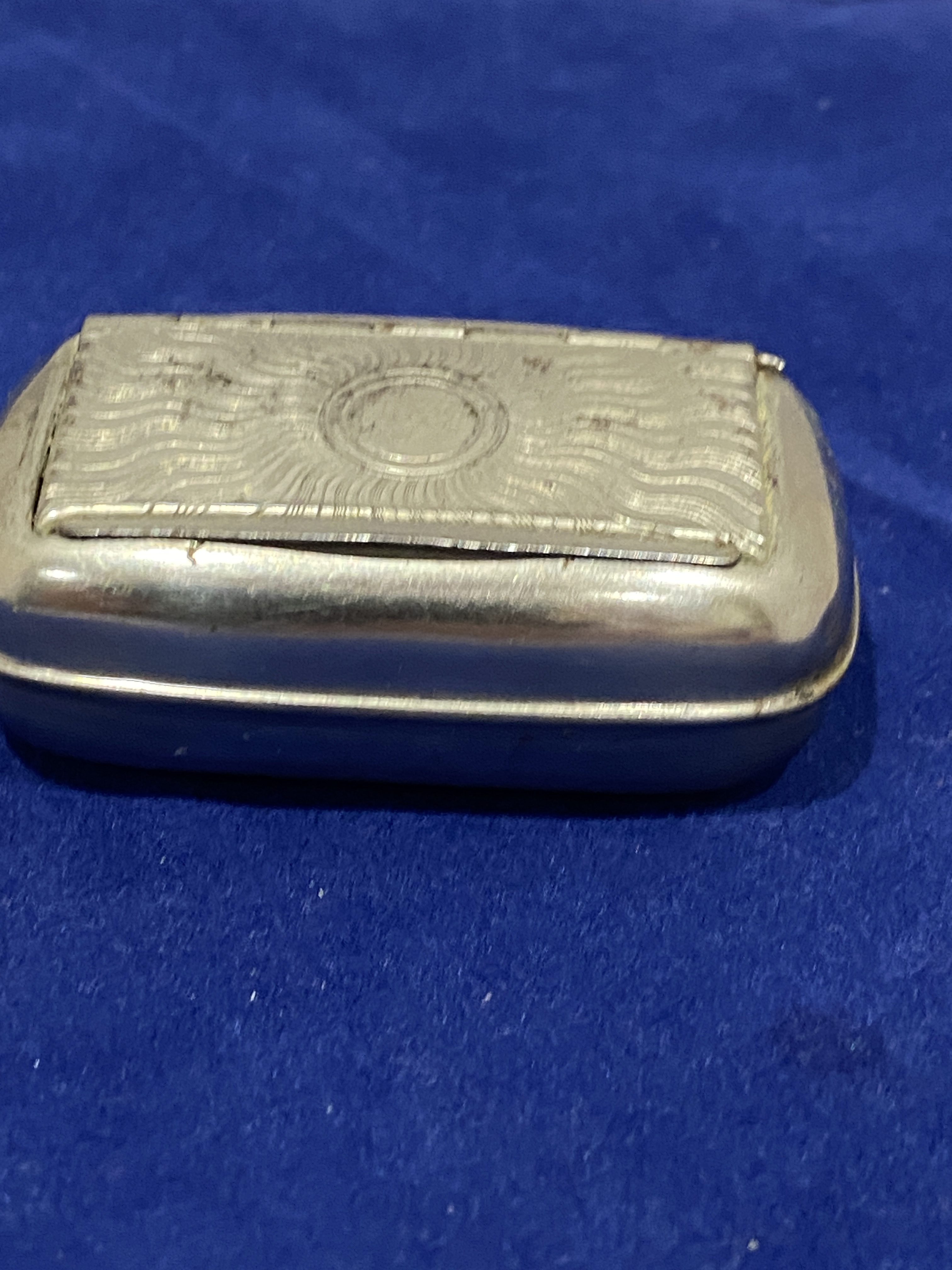 Silver plated sunburst snuff box (1252) - Image 4