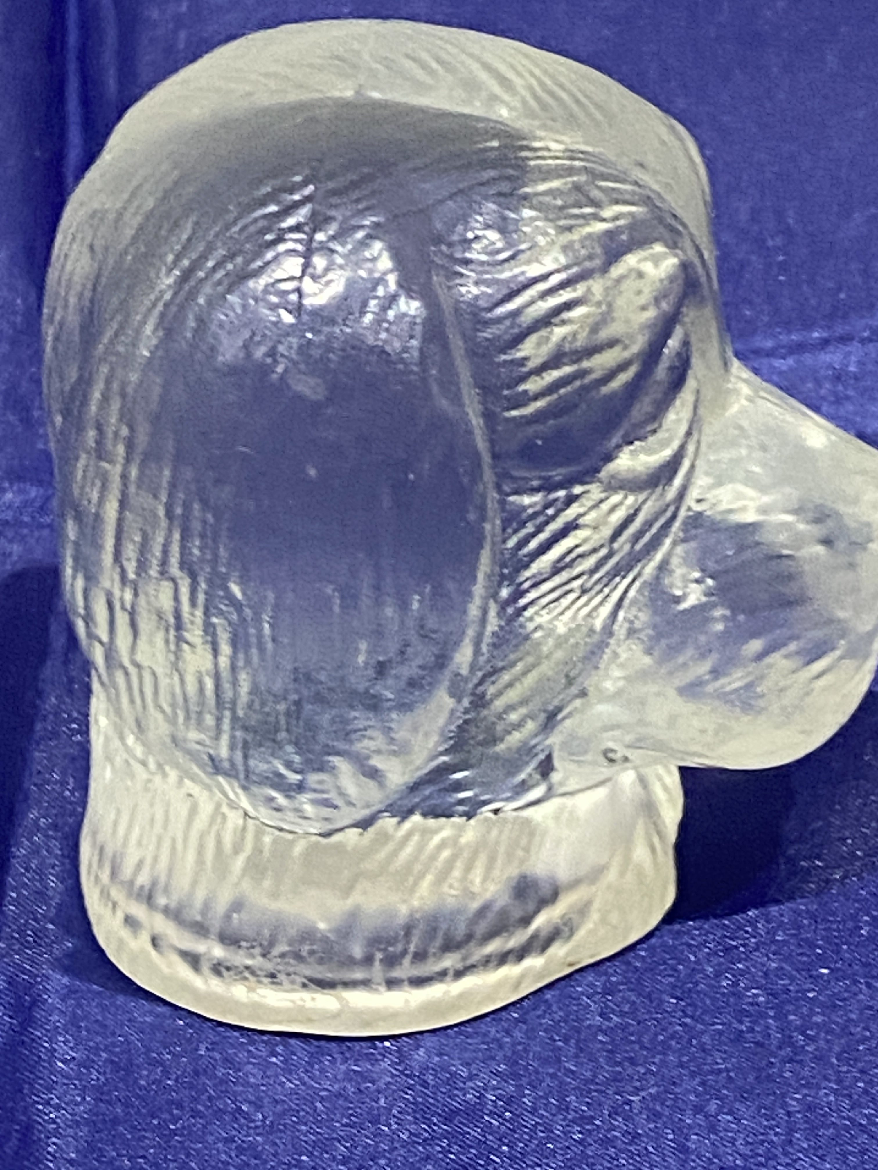 A Very Nice Vintage Pressed Glass Dog's Head Paperweight (1254) - Image 5