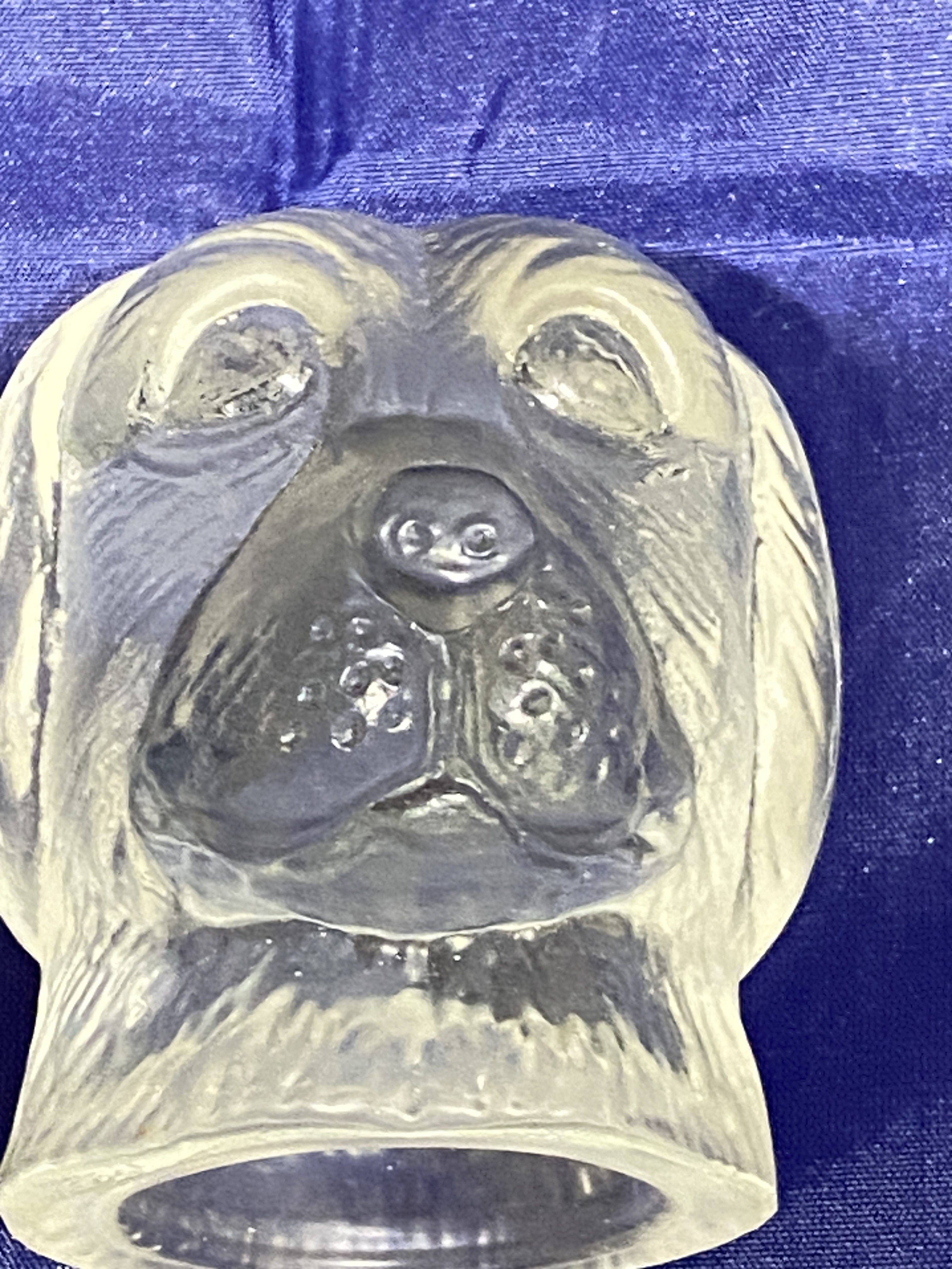 A Very Nice Vintage Pressed Glass Dog's Head Paperweight (1254) - Image 3