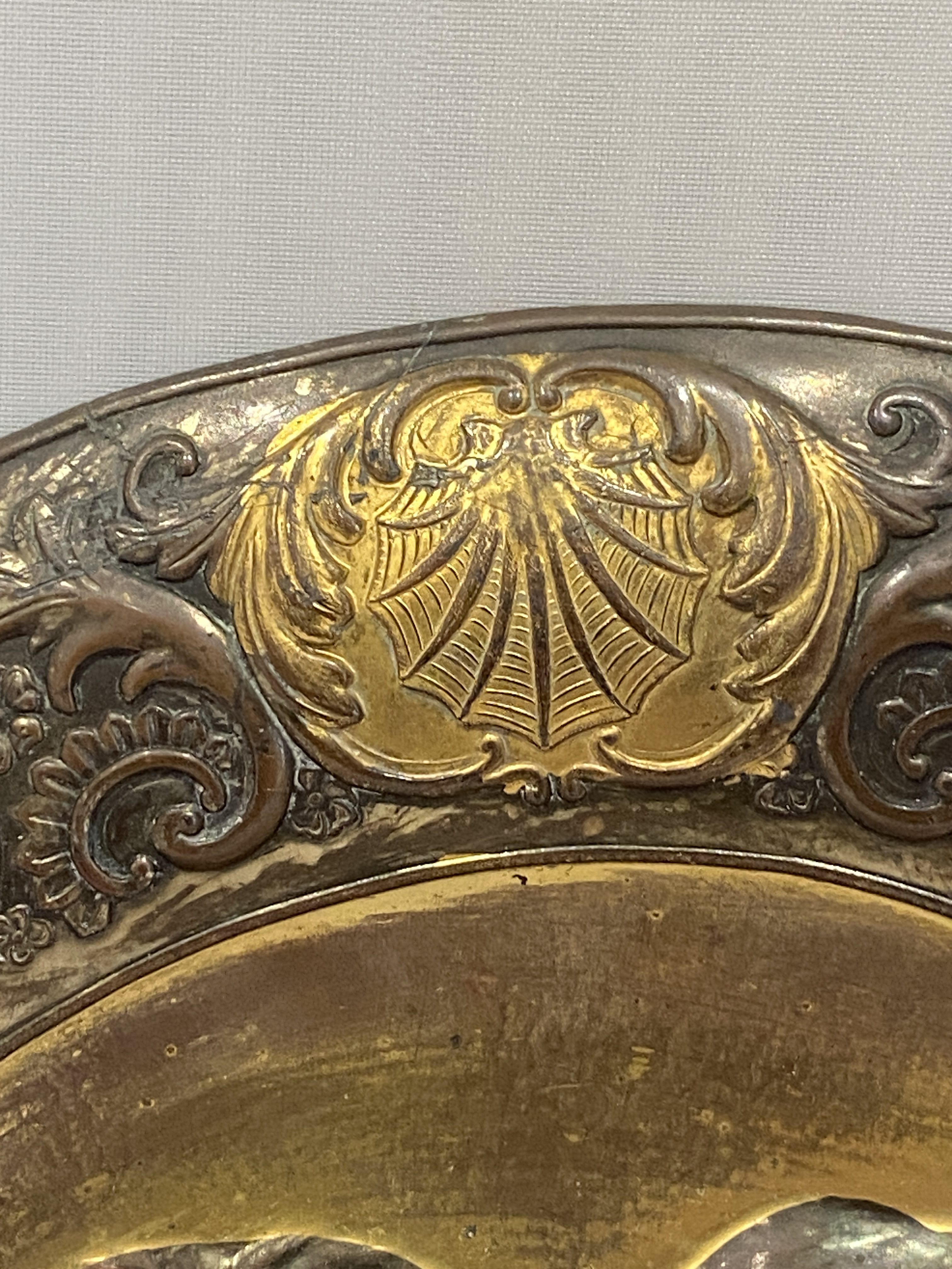 Vintage repoussé plaque of four winged angels (1255) - Image 5