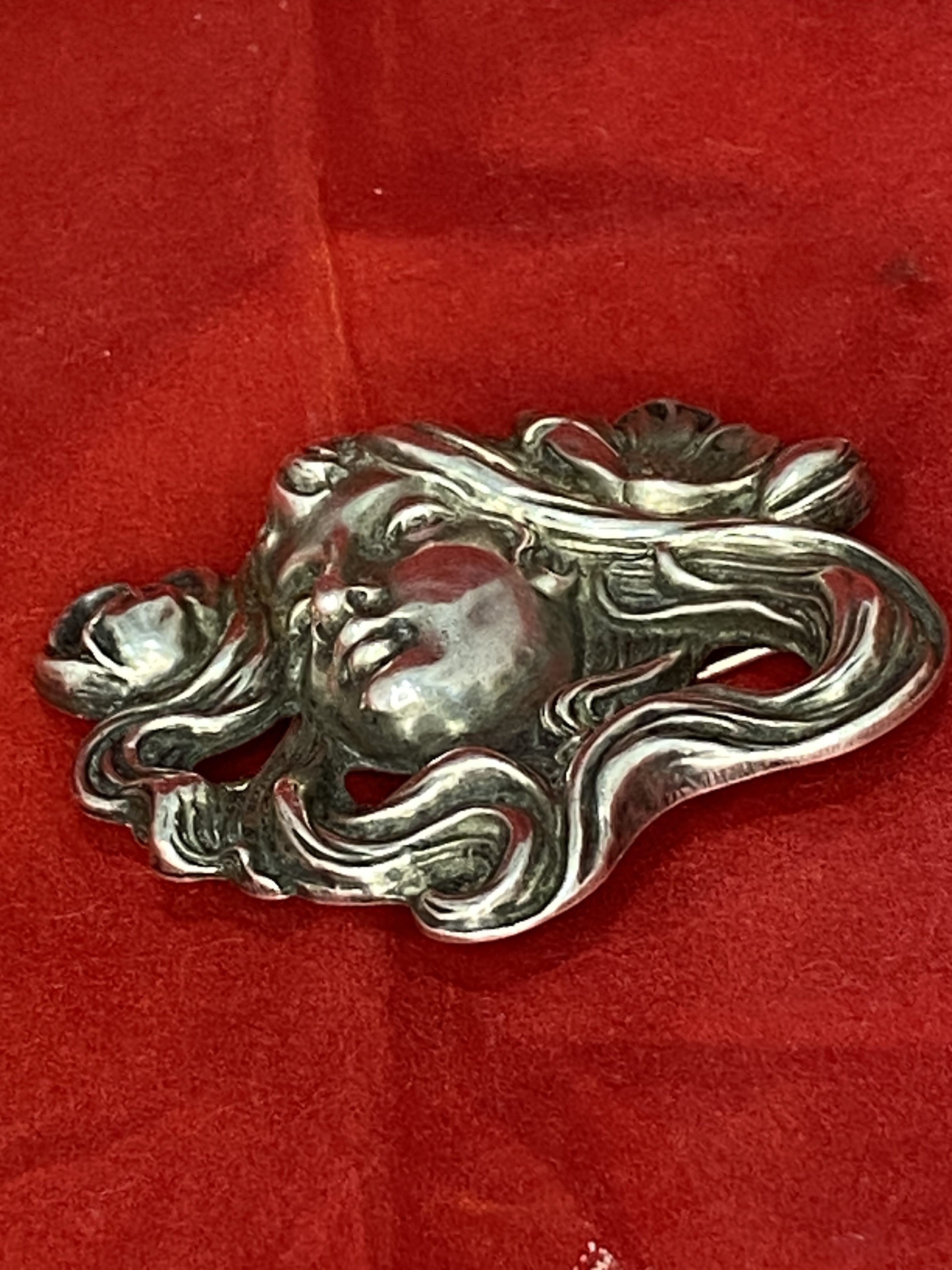 Art Nouveau Style Woman’s Face with Floral Motif Sterling Silver Brooch. (1264) - Image 2