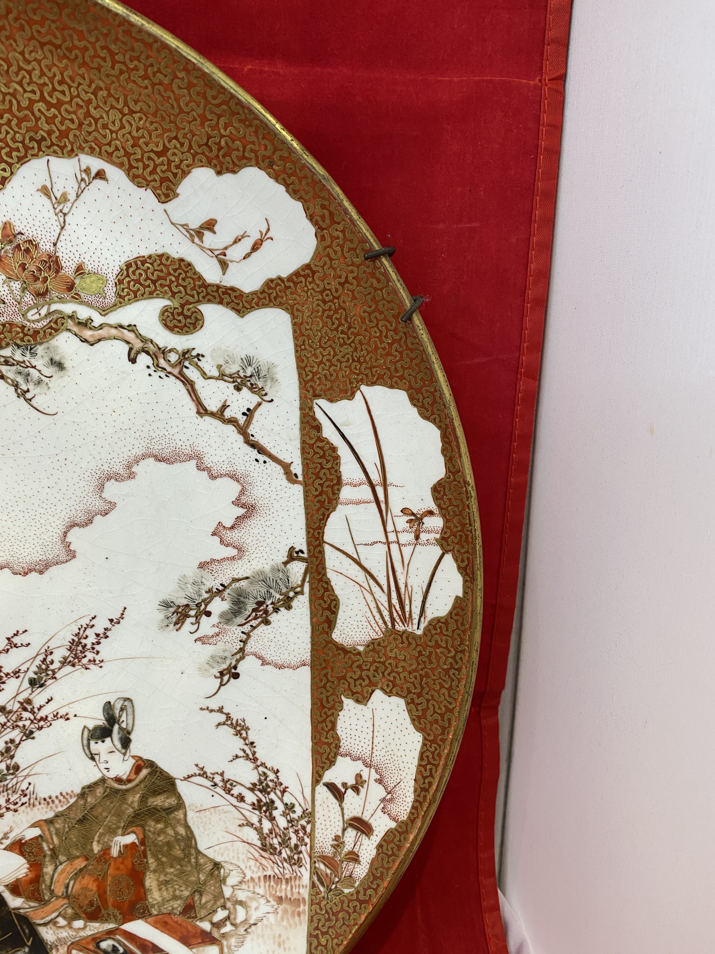 Large Antique Japanese Red and gold Kutani Charger, Meiji Period (1270) - Image 3